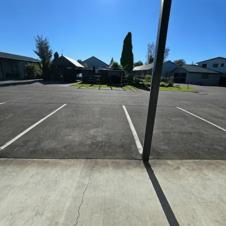 Commodore Court Motel