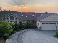 Pinnacle Perch, 5 Min Walk to Lake Whatcom. Golf, Pool, Trails, Biking and View - 발코니