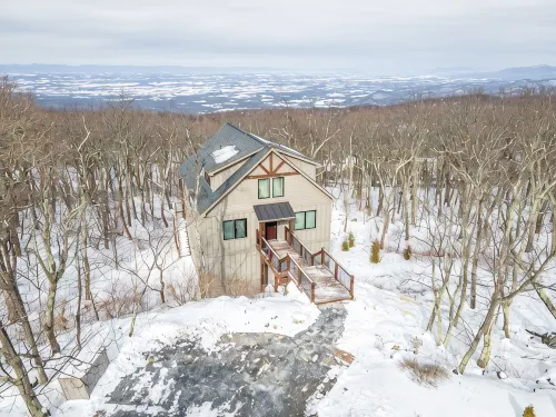 Designer Home: A+ Views HotTub Pool GameRoom Grill
