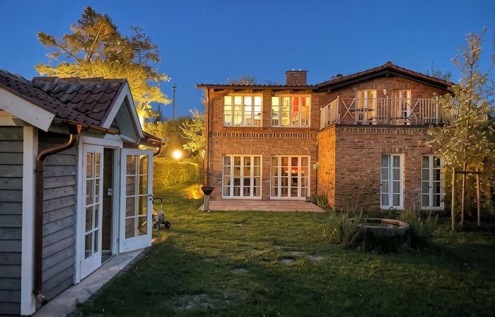 Exclusive, large apartment with 3 bedrooms, fireplace and terrace