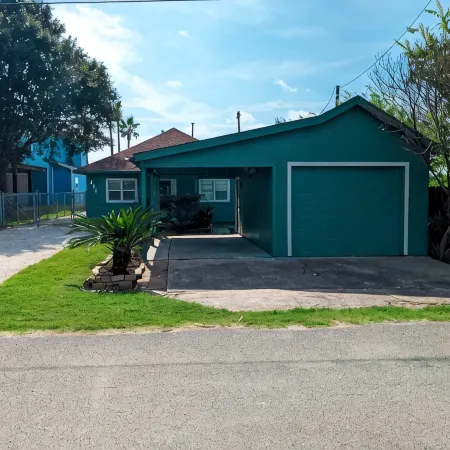 Quiet Family Kept Waterfront Bayhouse With Great Fishing Pier
