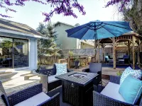 Heart of Wine Country, Cute Cottage w/Hot Tub Hotels in Windsor