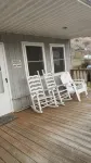 Cozy Riverfront Cabin - Chalets