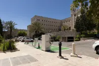 New Gate Hostel - parking