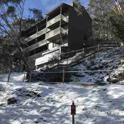 Penthouse 2 Level Apartment with Mountain ViewsUnique Snow Guarantee in Season Hotel Exterior