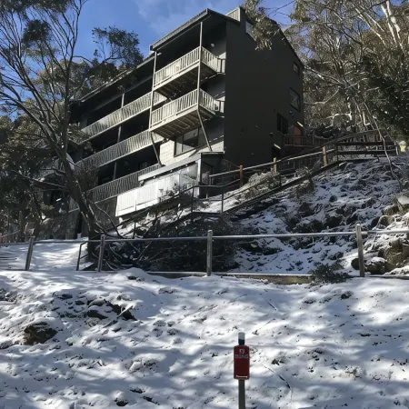 Penthouse 2 Level Apartment with Mountain ViewsUnique Snow Guarantee in Season