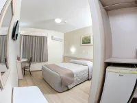 機場快捷酒店 鄰近小薩爾加多國際機場的酒店