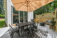 Flower Box at Lake Conroe is a charming 3BR/8P with Gorgeous Outdoor Patio - Homestays