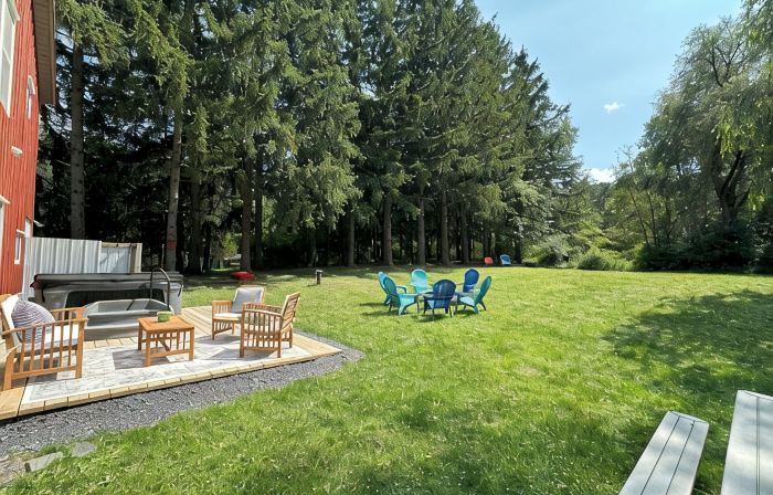 Modern Rustic Retreat- King bed, hot tub, wineries, waterfalls, hiking, Cornell