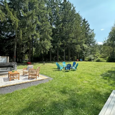 Modern Rustic Retreat- King bed, hot tub, wineries, waterfalls, hiking, Cornell