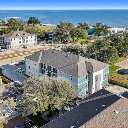 Sandy Beach 2 Bed Apt.