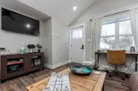The Nest - Cute, Clean & Comfy - 10Min to Ft. Wood