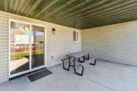 CLEAN 3 BR 2 Bath- QUIET neighborhood