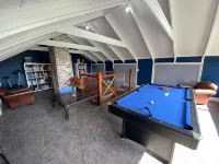 6 Bed, 4 Bath, 3 Level Renovated Barn, 1400m to Bowral Centre, 320m2, Peaceful - บังกะโล