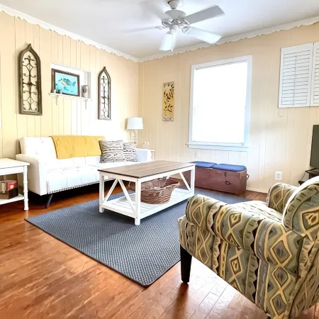 Cute Cottage In The Heart of Gulfport!