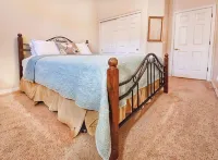 Upgraded Golfer's Oasis! Heated Pool, BBQ, Gate Guarded & Pet Friendly! - อ่างจากุชชี่