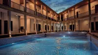 Bwalk Hotel Malang - 2-Star