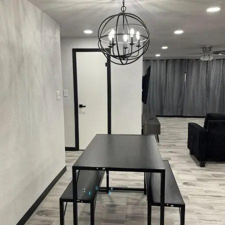 Modern 3 Bedroom 2 Bath Home Centrally Located!