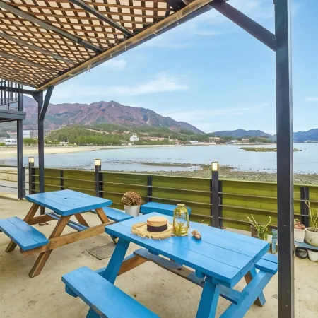 Namhae Dalddenuenbada Pension