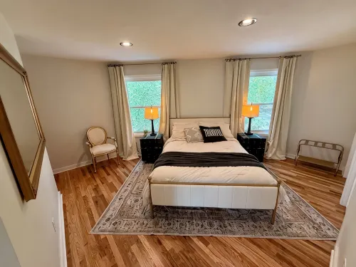 Cozy Elegant Roundhouse Nestled in Woods, 5min from Downtown, with Hot Tub! - Chalets
