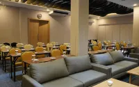 Opi Indah Hotel - Phòng tập thể hình