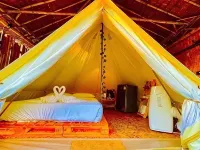 Bridge Hill Cafe Glamping Hotels in Phanom District
