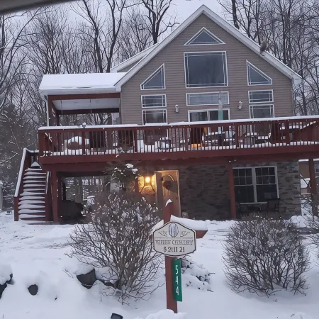 Beautiful New Pocono Chalet!