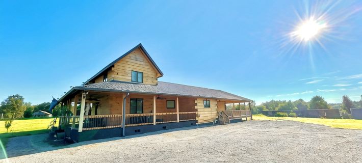 Cozy Retreat • Fireplace • Deck • Perfect Getaway Hotels in Cumberland County