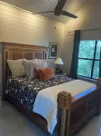 Beautiful Hill Country Charm. 88 acres with mini farm animals. - 4-Star