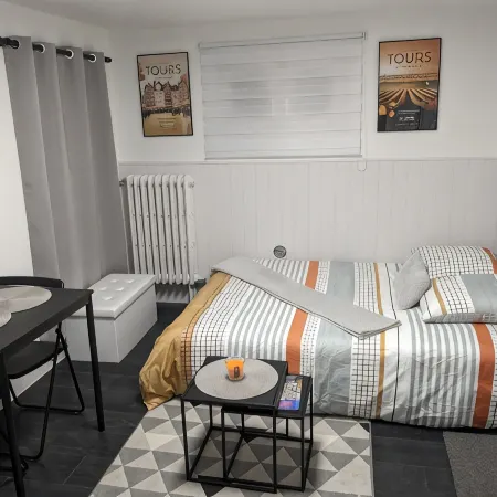 Studio Rénové Avec Jardin à Tours Nord à 3 min du Tram