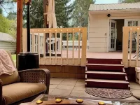 Minutes Walk to Downtown, Whychus Creek—-Bedroom, Cozy Cottage/Private Sauna. Hotels in Sisters