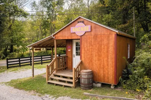 Ridgetop Retreat Cabin at Highland Hideaways - Arcade & Drive-in Theater