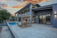 Giraffe Oasis - Kruger Luxury Family Villa: 5-BRs WiFi & AC in Marloth Park - Villas