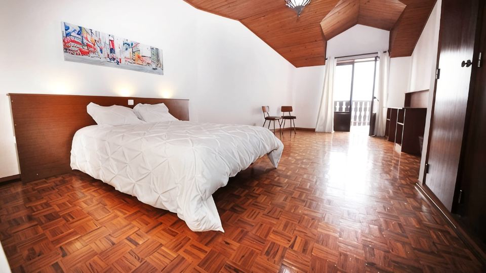 Alto da Pirica 2: Top floor apartment in the center, terrace, sea view & barbecue