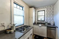 Charming, modern, 2nd floor home-away-from-home