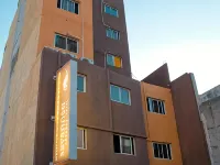 Savannah Cordoba Hotel Hotels near Mitre Train Station