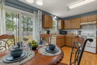 3Br Home Near Southside Complex, Fast WiFi, Fenced Yard, Sleeps 6 - 3-Star