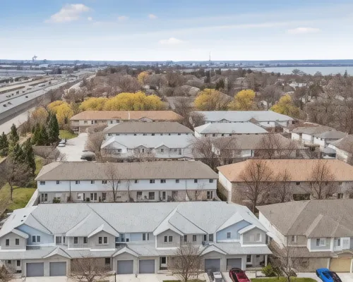 GlobalStay 3 Bedroom Townhouse Near Niagara Falls Brock University Hotels in Thorold