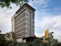 FOX Hotel Pekanbaru Hotels near Siak Bridge
