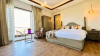 Bluo Luxury Stay - Medicity - Balcony, Tub, Gym TT - Homestays