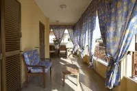 Domus Palombi - Large apartment 200 m from the station and 700 m from the sea