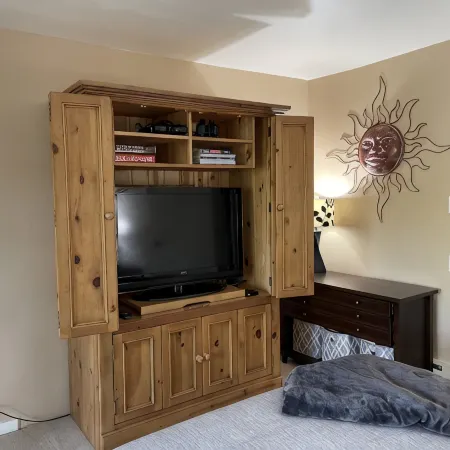 Cozy 2 bd/2 ba Condo w/ dual decks minutes from town & slopes!