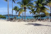 Location, Location, Location - Right on The Beach - Simply The Closest and Best - gimnasio