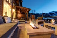 SPECTACULAR LUXURY SKI-IN / OUT HOME W/ SHUTTLE SVC. AMAZING SUMMER VIEWS. -  Privatzimmer