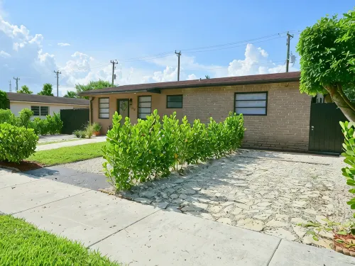Lux CLEAN Family-ready retreat games, proximity to FIU, Everglades, Shopping + - Homestays