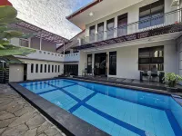 High Livin Villa Setrasari - 3-Star