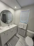 Newly Renovated 2 Bedroom Apartment on the Lakeshore in Port Credit. - balcony