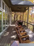 Newly remodeled 3-bedroom house with private hot tub, in welcoming Lake Toxaway.