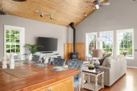 Ocean Bliss! Beach getaway with amazing views! - 4 stjerner