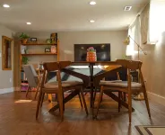 Cozy “Home Away From Home” 1 Bedroom basement Suite w Full Bathroom & laundry - Homestays